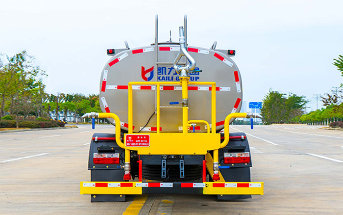 东风大多利卡洒水车