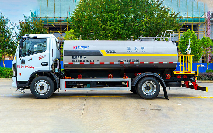 东风大多利卡洒水车