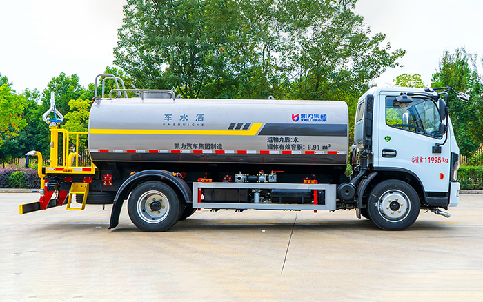 东风大多利卡洒水车