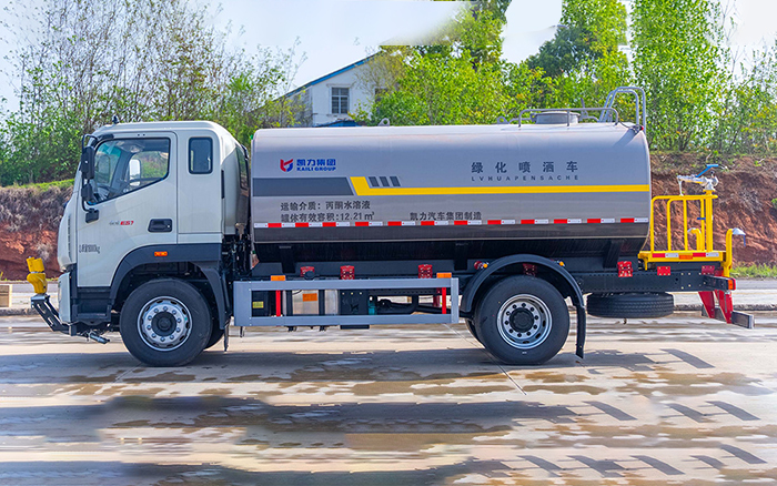瑞沃ES7洒水车
