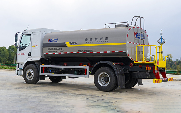 柳汽M3洒水车