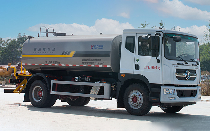 东风D9洒水车