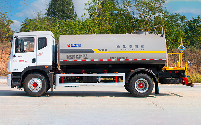 东风D9洒水车