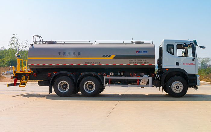 东风华神后双桥洒水车