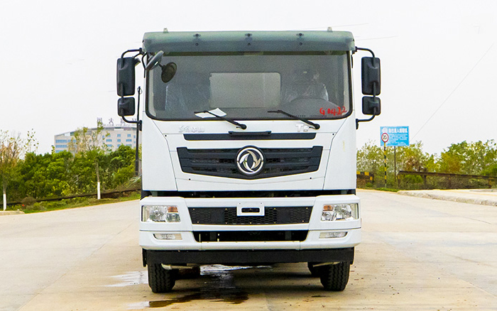 华神前四后八洒水车