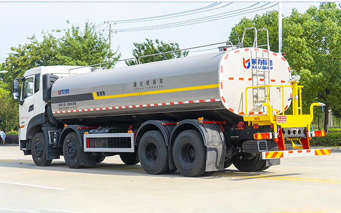 天龙前四后八洒水车