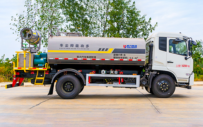 东风天锦绿化喷洒车