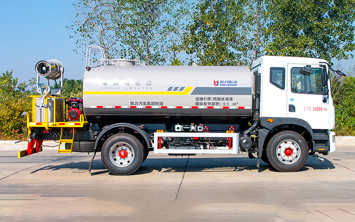 东风D9绿化喷洒车