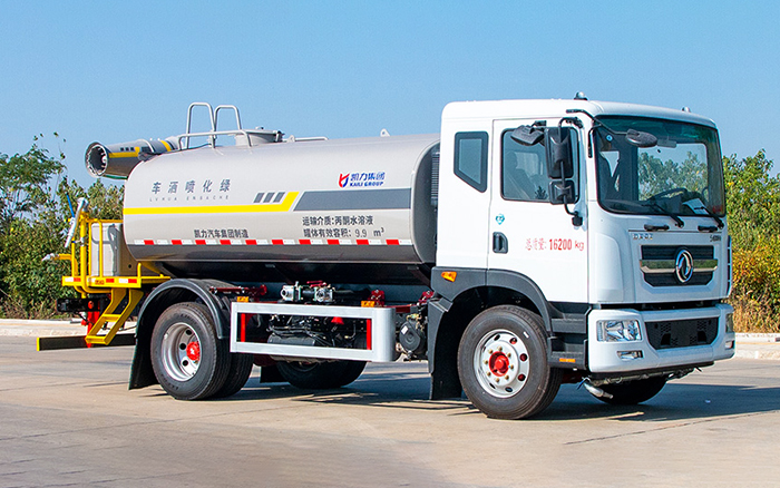 东风D9绿化喷洒车