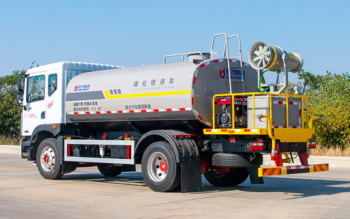 东风D9绿化喷洒车