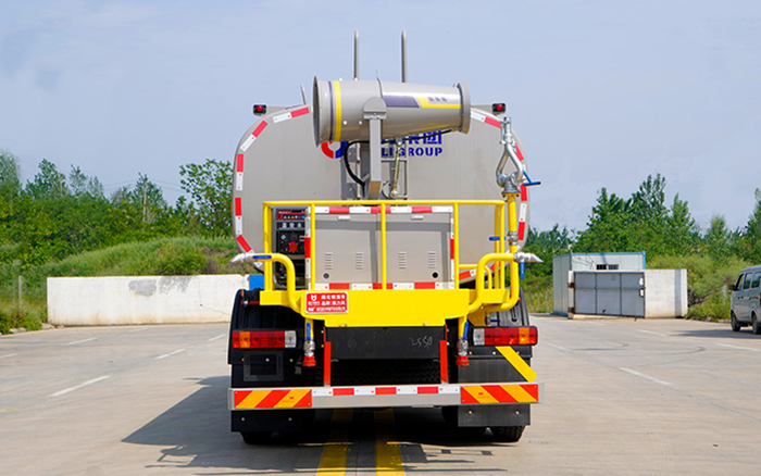 柳汽前四后八绿化喷洒车