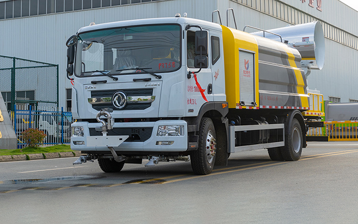 东风D9多功能抑尘车