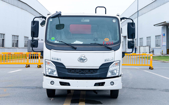 柳汽乘龙L2压缩式垃圾车