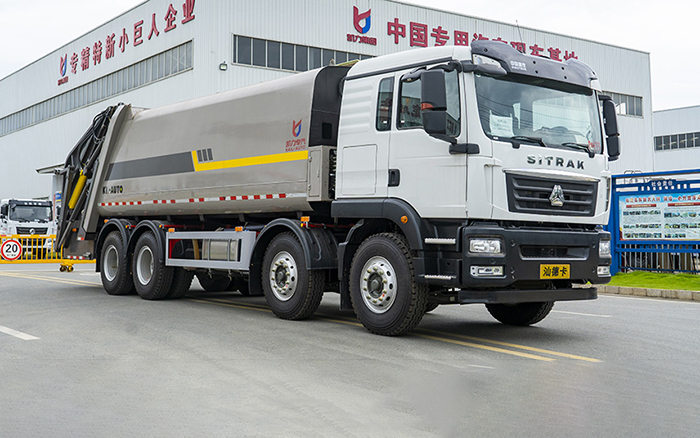 重汽前四后八压缩式垃圾车