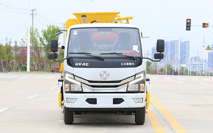 东风D6方罐餐厨式垃圾车