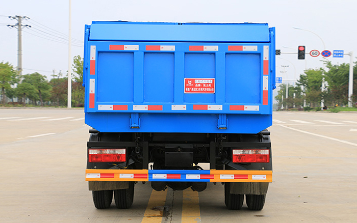 小多利卡自卸式垃圾车