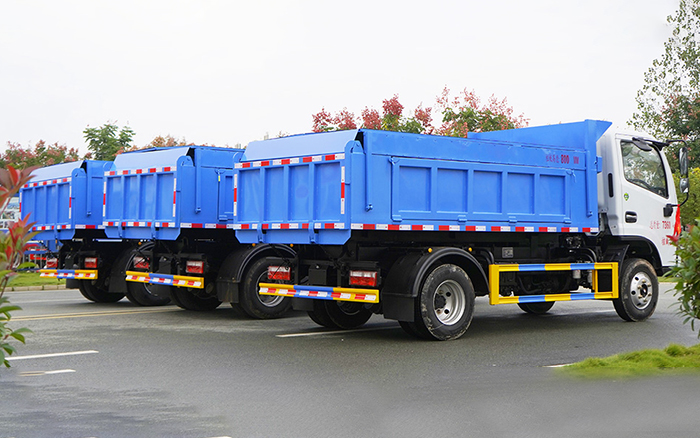 大多利卡自卸式垃圾车