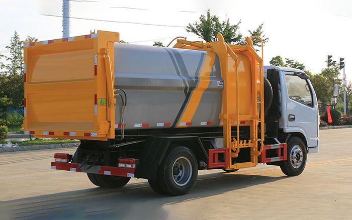 小多利卡侧装压缩垃圾车