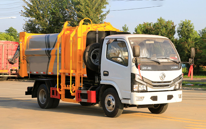 小多利卡侧装压缩垃圾车