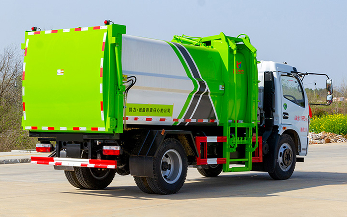 大福瑞卡侧装压缩垃圾车