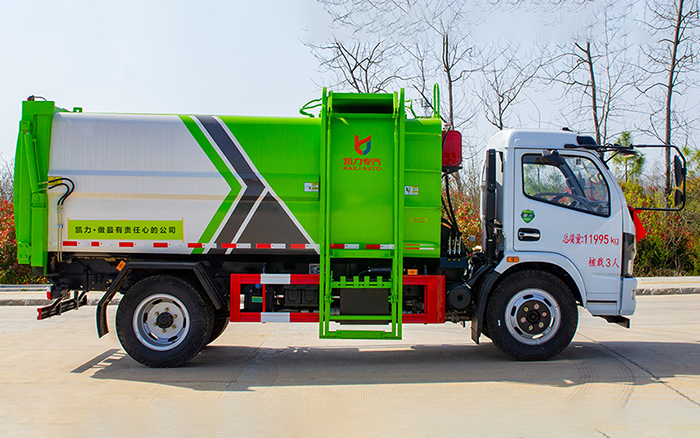 大福瑞卡侧装压缩垃圾车