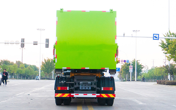 东风华神前四后八车厢可卸式垃圾车