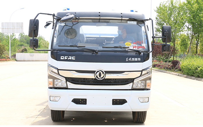 东风大多利卡摆臂式垃圾车