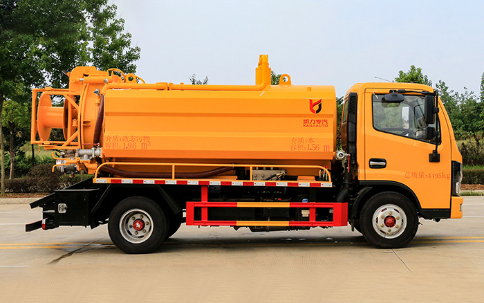 东风小多利卡清洗吸污车（方罐）