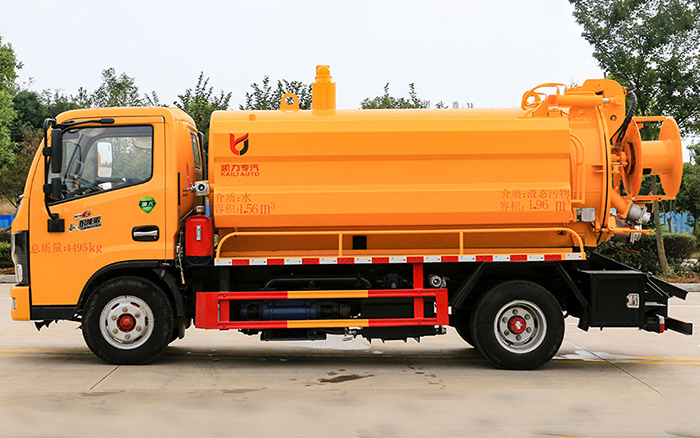 东风小多利卡清洗吸污车（方罐）