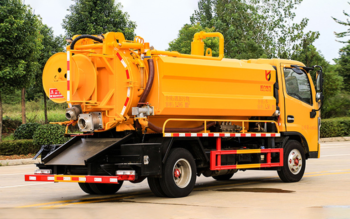 东风小多利卡清洗吸污车（方罐）