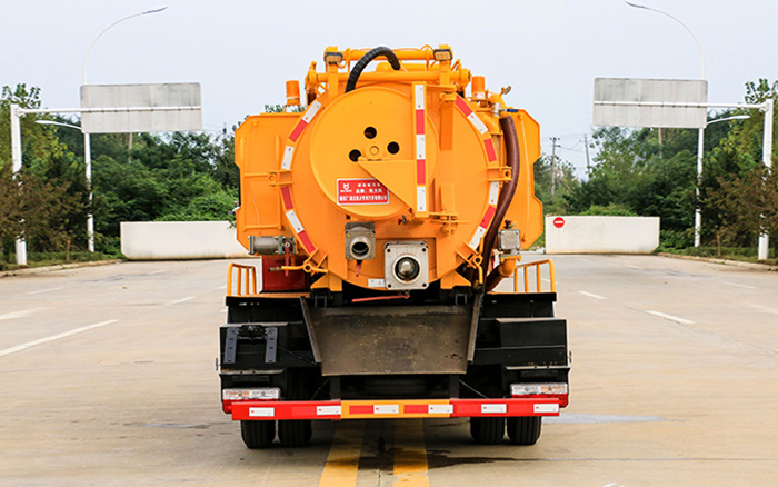 东风小多利卡清洗吸污车（方罐）