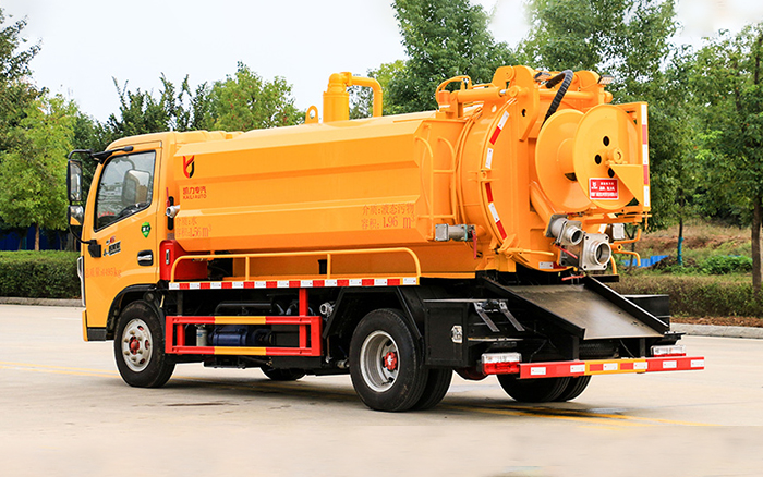 东风小多利卡清洗吸污车（方罐）