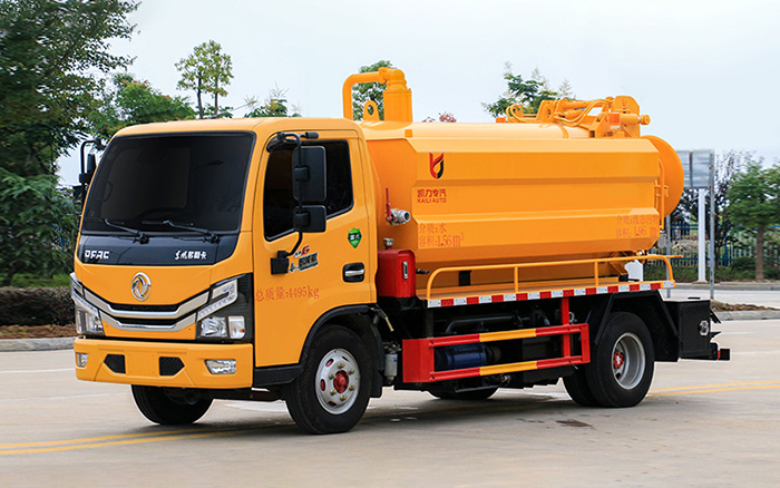 东风小多利卡清洗吸污车（方罐）