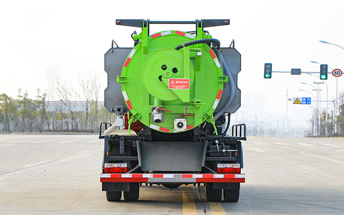 东风大多利卡清洗吸污车（方罐）