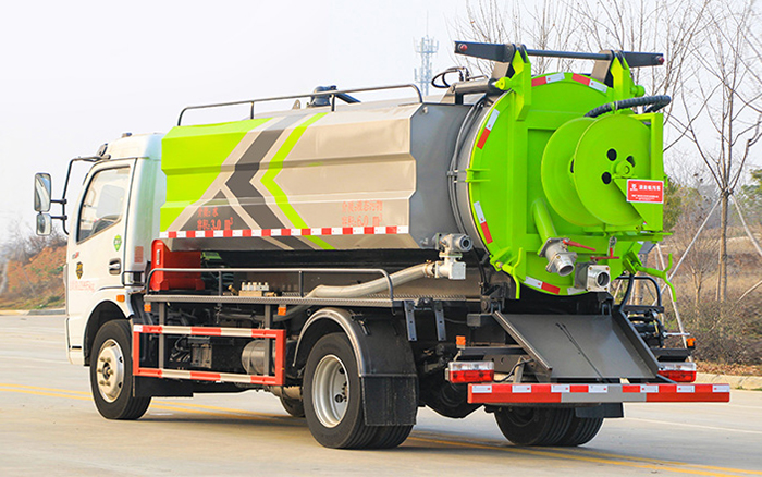 东风大多利卡清洗吸污车（方罐）