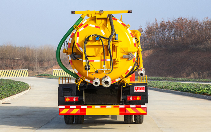 柳汽乘龙清洗吸污车