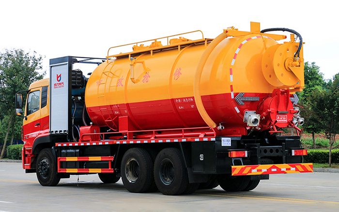 东风天龙清洗吸污车