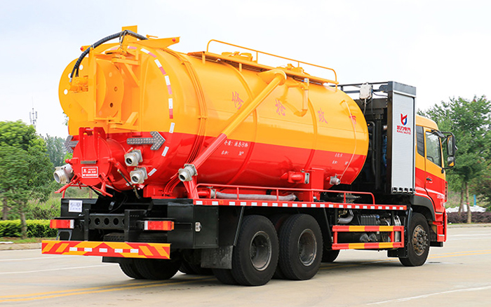 东风天龙清洗吸污车