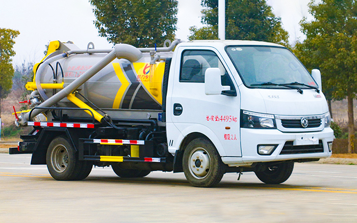 东风途逸吸污车