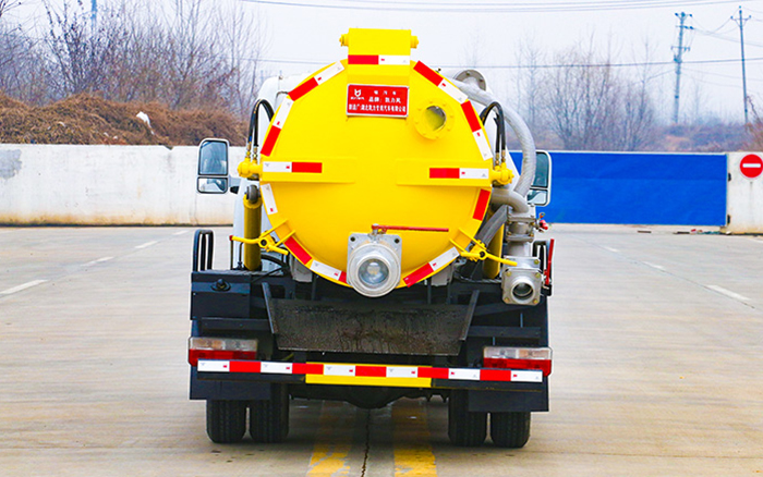 东风途逸吸污车