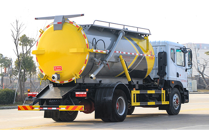 东风D9吸污车