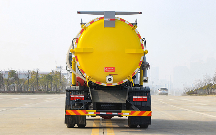 东风D9吸污车