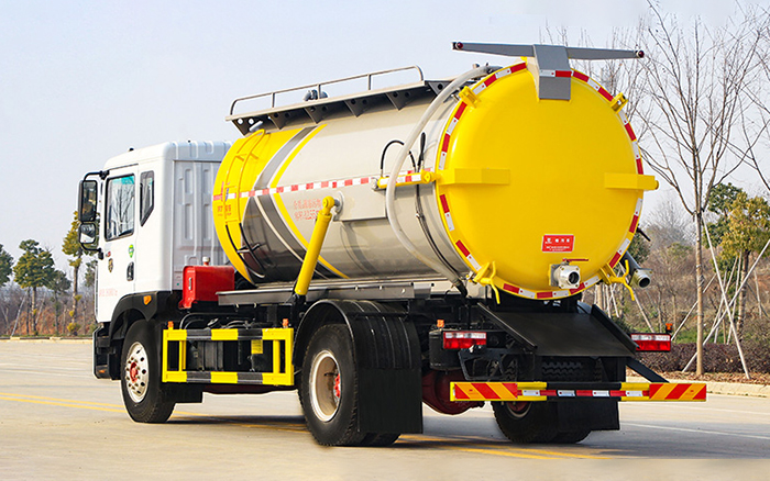 东风D9吸污车