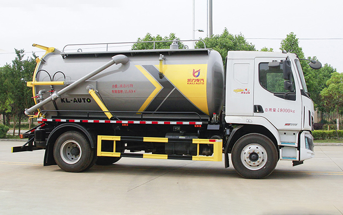 东风柳汽M3吸污车