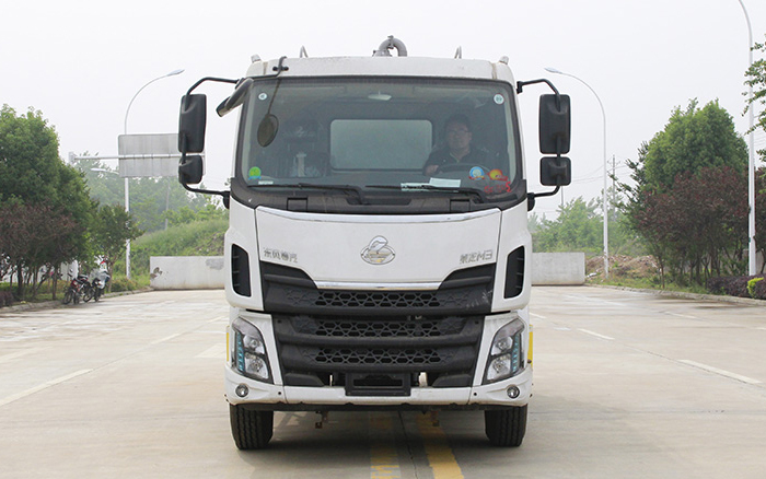 东风柳汽M3吸污车