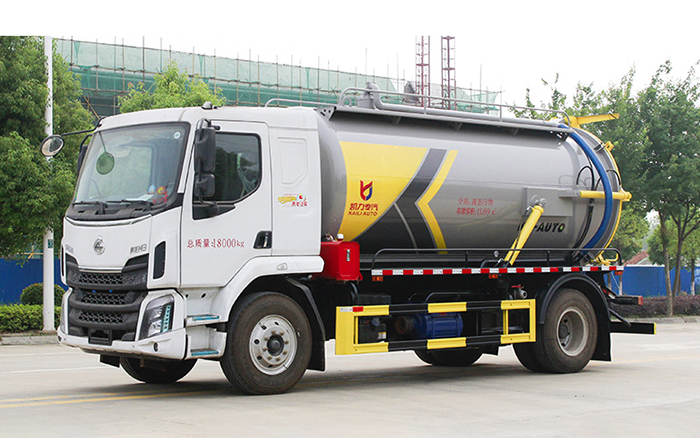 东风柳汽M3吸污车