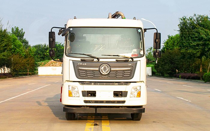 东风天锦吸粪车