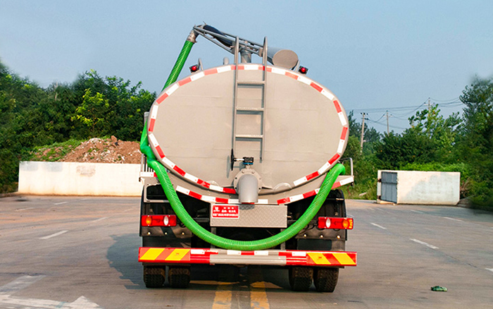 东风天锦吸粪车