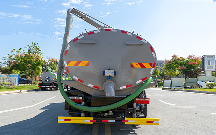 东风D9吸粪车