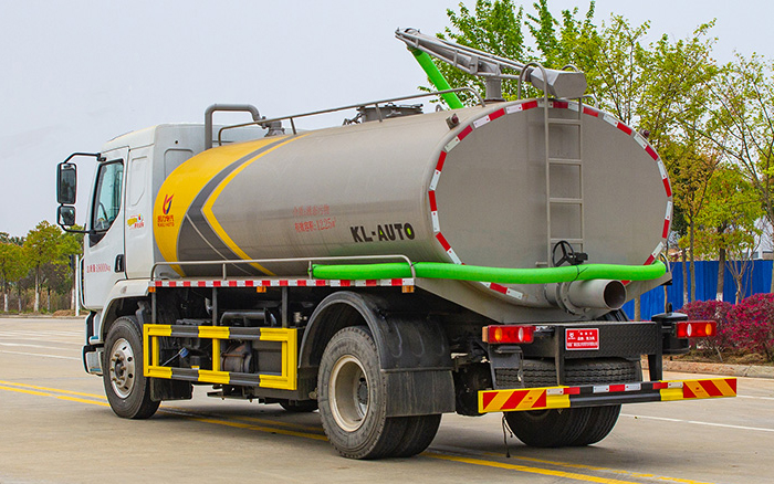 东风柳汽M3吸粪车